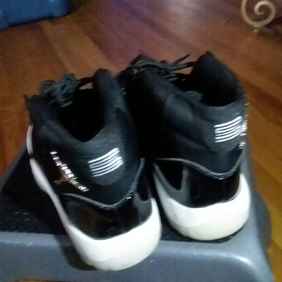 Athletic_Shoes